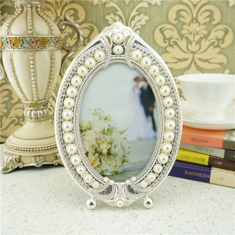 Ornate Oval Pearl Photo Frame