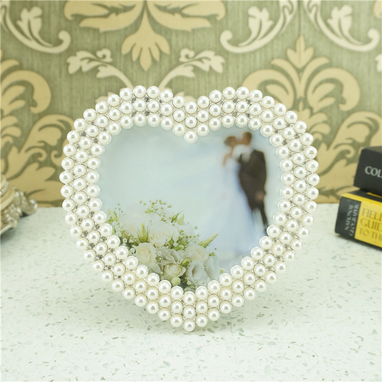 Clustered Pearl Heart Photo Frame