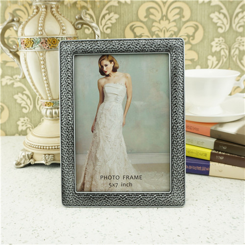 Antique Silver Hammered-Texture Photo Frame