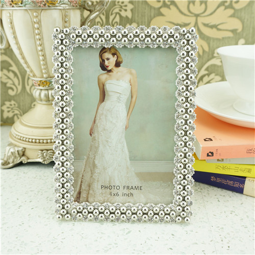 Daisy Rosette Crystal Cluster Portrait Photo Frame