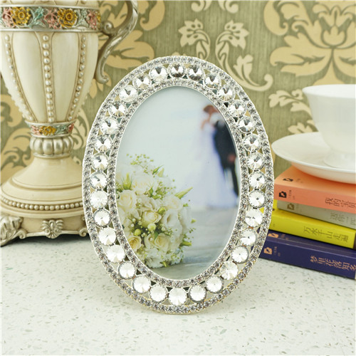 Oversized Round Jewel Halo Oval Photo Frame