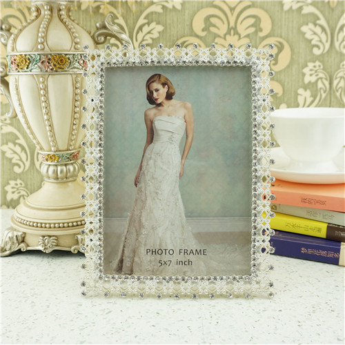 Scalloped Diamond-Lattice Crystal Portrait Photo Frame