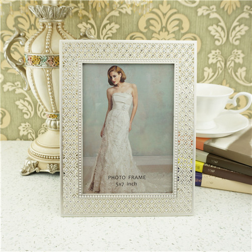 Diamond Lattice Pearl-Trim Multi-Size Photo Frame - view 1