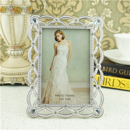 Interlaced Oval Loop and Teardrop Crystal Metal Photo Frame